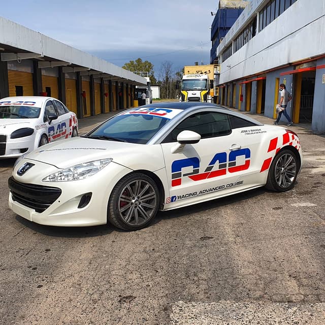 Image of Advanced driving course on track