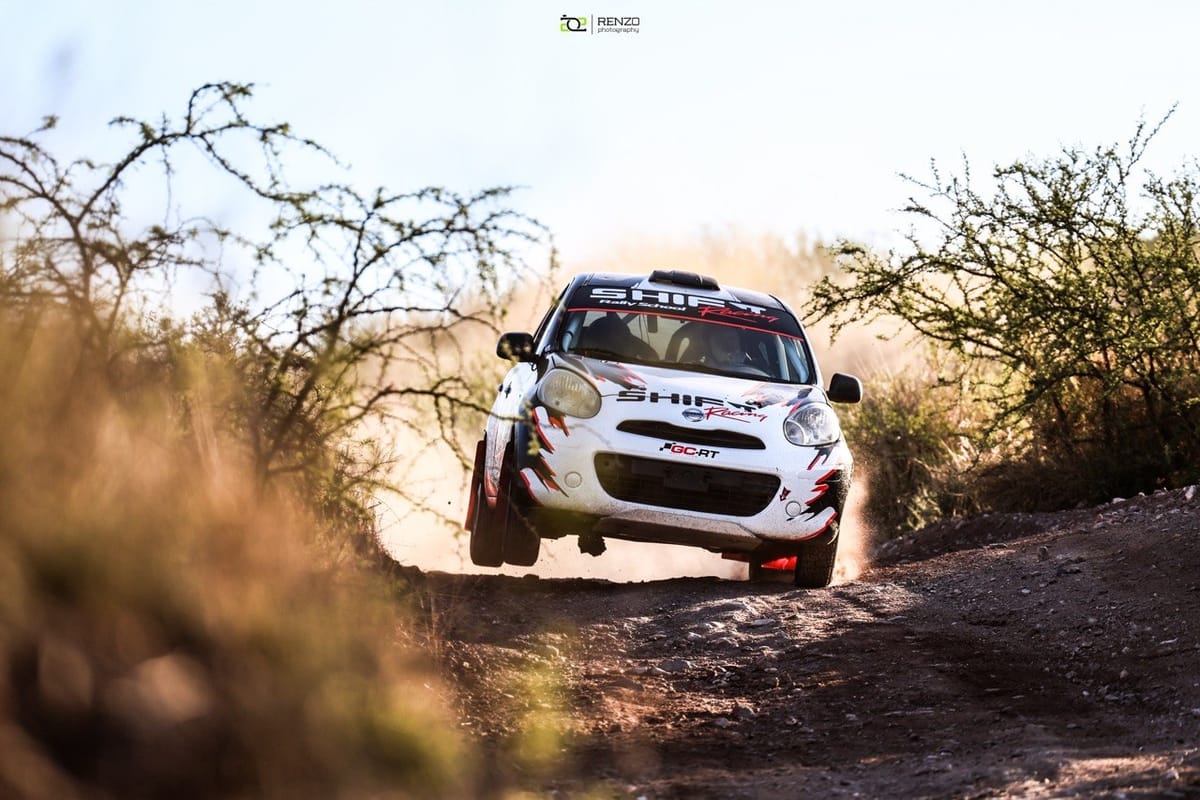 Shift Racing rally car kicking up dust on a gravel stage in Córdoba, Argentina