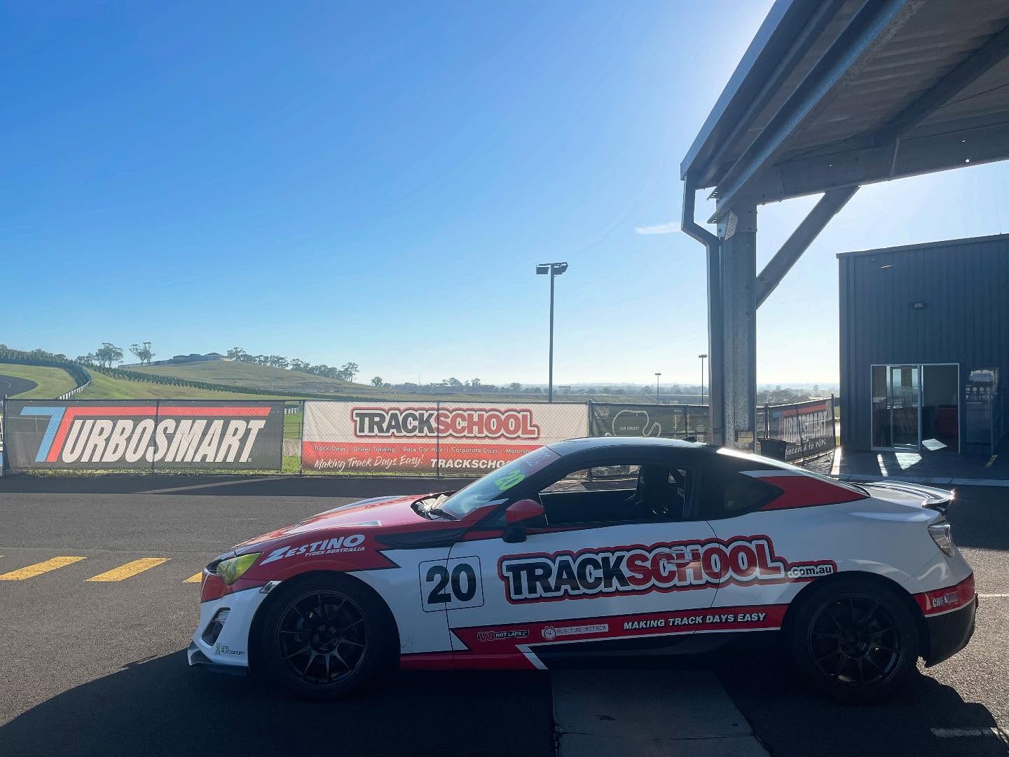 VX V8 Holden Commodore on track in Australia